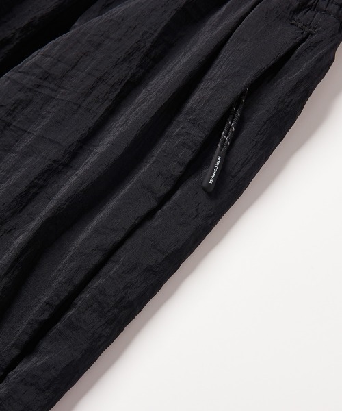 MODE COMMUTER(モードコミューター)の「Textured Air Wide Shorts(その他パンツ・メンズ・グレー/ブラック・SMALL/MEDIUM/LARGE)」の6枚目の写真