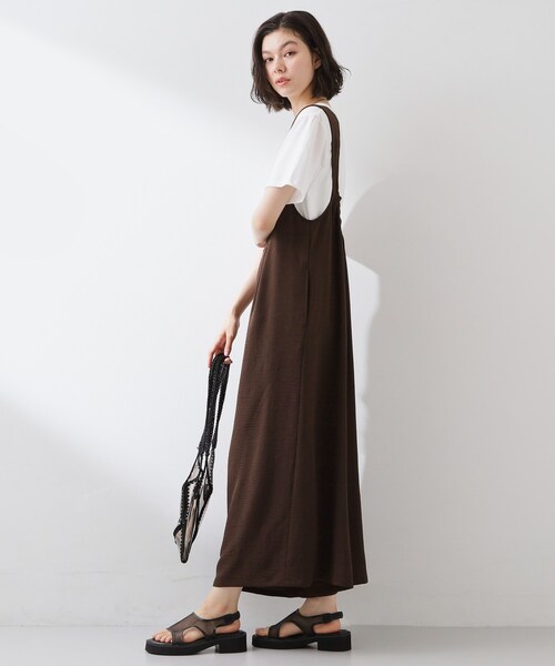 THE SHOP TK （ザ ショップ ティーケー ）の「【ひんやり/防しわ】サロペットパンツ（サロペット/オーバーオール・レディース・ブラック/ダークブラウン・12/13）」の4枚目の写真