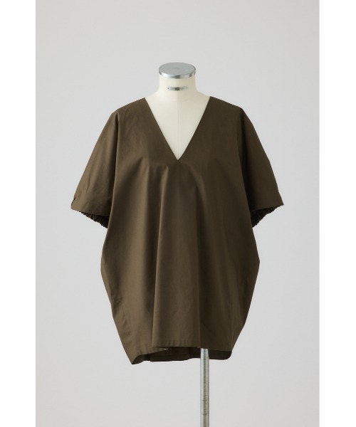 RIM.ARK(リムアーク)の「Gather sleeve v-neck PO(ギャザー スリーブ Vネック プルオーバー)(Tシャツ/カットソー・レディース・ホワイト/ブラック/カーキ・FREE)」の1枚目の写真