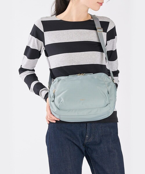 agnes b.(アニエスベー)の「ナイロン ラージ ショルダーバッグ "Maron" FT03A-05(ショルダーバッグ・レディース・ブルー系その他・FREE)」の8枚目の写真