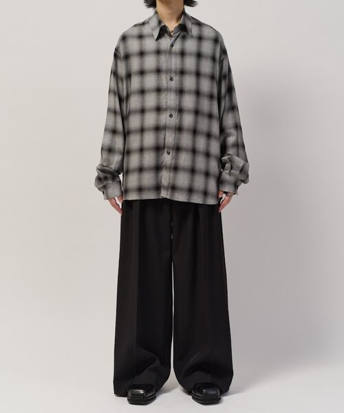 Lui's(ルイス)の「オンブレーチェックシャツ(シャツ/ブラウス・メンズ・ブラック/ネイビー・S/M)」の3枚目の写真