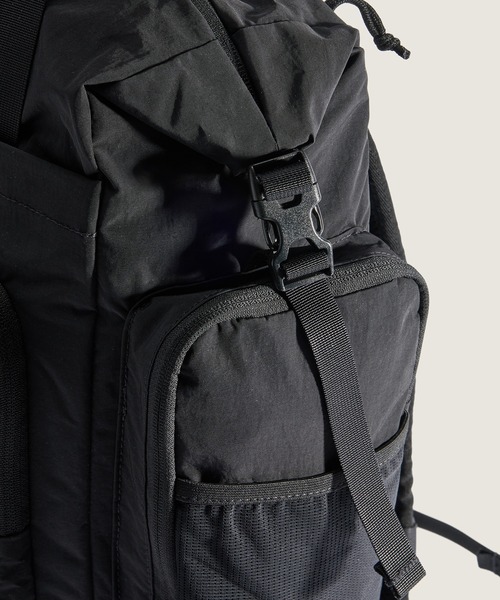 VANS(バンズ)の「WILDER バックパック / Wilder Backpack Black VN000SSDBLK1(バックパック/リュック・メンズ・ブラック・ONE SIZE)」の4枚目の写真