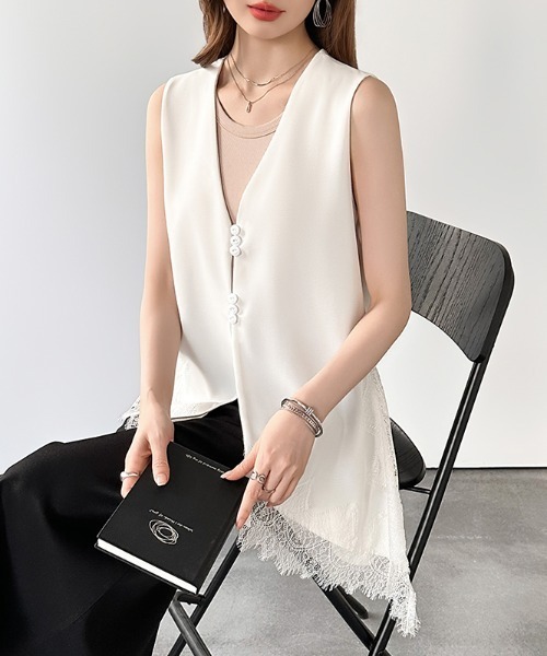 COCOMOMO(ココモモ)の「大人の綺麗めレイヤード 裾レースアシメベスト レースベスト レース ジレ ベスト アシンメトリー 裾レース Vネックベスト レイヤード 重ね着 ジャケット合わせ オフィスカジュアル フォーマル(ベスト・レディース・ホワイト/ブラック/ダークブラウン・FREE)」の19枚目の写真