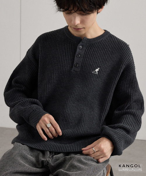 KANGOL(カンゴール)の「KANGOL/カンゴール 別注 ロゴ刺繍 バルキー オーバーサイズ ヘンリーネックニット(ニット/セーター・メンズ・ブラック/ネイビー/グレイッシュベージュ/チャコール/アイボリー/ブラウン系/ワインレッド・M/S/L)」の15枚目の写真