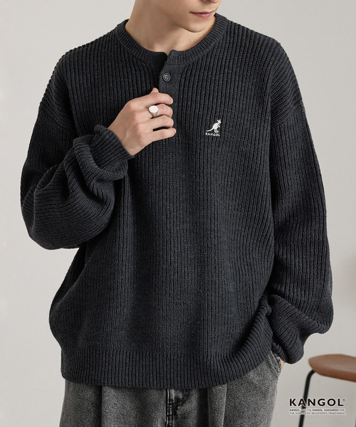 KANGOL(カンゴール)の「KANGOL/カンゴール 別注 ロゴ刺繍 バルキー オーバーサイズ ヘンリーネックニット(ニット/セーター・メンズ・ブラック/ネイビー/グレイッシュベージュ/チャコール/アイボリー/ブラウン系/ワインレッド・M/S/L)」の17枚目の写真