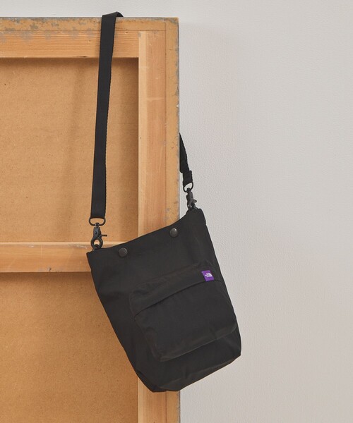 THE NORTH FACE PURPLE LABEL(ザ ノースフェイス パープルレーベル)の「【THE NORTH FACE PURPLE LABEL/ザ・ノース・フェイス パープルレーベル】Mountain Wind Multi Bag/マウンテン ウィンド マルチバッグ/通勤/軽量(ショルダーバッグ・レディース・セージグリーン/グレー/ブラック・FREE)」の2枚目の写真
