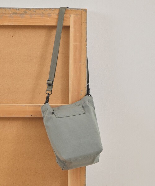 THE NORTH FACE PURPLE LABEL(ザ ノースフェイス パープルレーベル)の「【THE NORTH FACE PURPLE LABEL/ザ・ノース・フェイス パープルレーベル】Mountain Wind Multi Bag/マウンテン ウィンド マルチバッグ/通勤/軽量(ショルダーバッグ・レディース・セージグリーン/グレー/ブラック・FREE)」の4枚目の写真