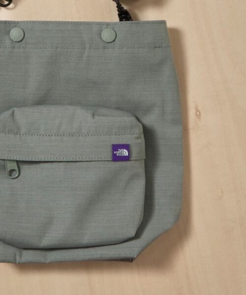 THE NORTH FACE PURPLE LABEL(ザ ノースフェイス パープルレーベル)の「【THE NORTH FACE PURPLE LABEL/ザ・ノース・フェイス パープルレーベル】Mountain Wind Multi Bag/マウンテン ウィンド マルチバッグ/通勤/軽量(ショルダーバッグ・レディース・セージグリーン/グレー/ブラック・FREE)」の6枚目の写真