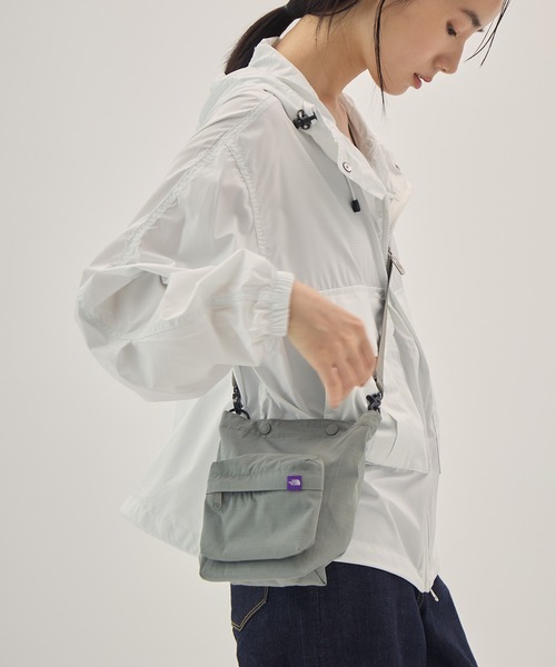 THE NORTH FACE PURPLE LABEL(ザ ノースフェイス パープルレーベル)の「【THE NORTH FACE PURPLE LABEL/ザ・ノース・フェイス パープルレーベル】Mountain Wind Multi Bag/マウンテン ウィンド マルチバッグ/通勤/軽量(ショルダーバッグ・レディース・セージグリーン/グレー/ブラック・FREE)」の3枚目の写真
