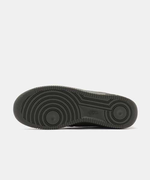 NIKE(ナイキ)の「NIKE AIR FORCE 1 '07 IV5732-001(スニーカー・メンズ・チャコールグレー・26cm/27cm/26.5cm/28.5cm/28cm/27.5cm)」の4枚目の写真
