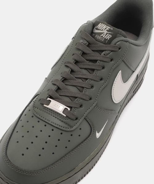 NIKE(ナイキ)の「NIKE AIR FORCE 1 '07 IV5732-001(スニーカー・メンズ・チャコールグレー・26cm/27cm/26.5cm/28.5cm/28cm/27.5cm)」の6枚目の写真