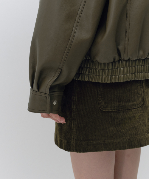 MUSINSA STANDARD WOMAN（ムシンサスタンダードウーマン）の「ウィメンズ シンセティックレザー ハイネック ブルゾンジャケット [オリーブ]（ライダースジャケット・レディース・その他・LARGE/SMALL/MEDIUM）」の8枚目の写真