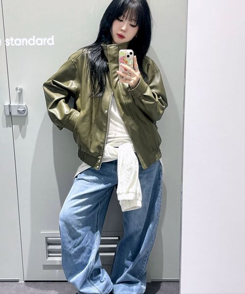 MUSINSA STANDARD WOMAN（ムシンサスタンダードウーマン）の「ウィメンズ シンセティックレザー ハイネック ブルゾンジャケット [オリーブ]（ライダースジャケット・レディース・その他・LARGE/SMALL/MEDIUM）」の9枚目の写真