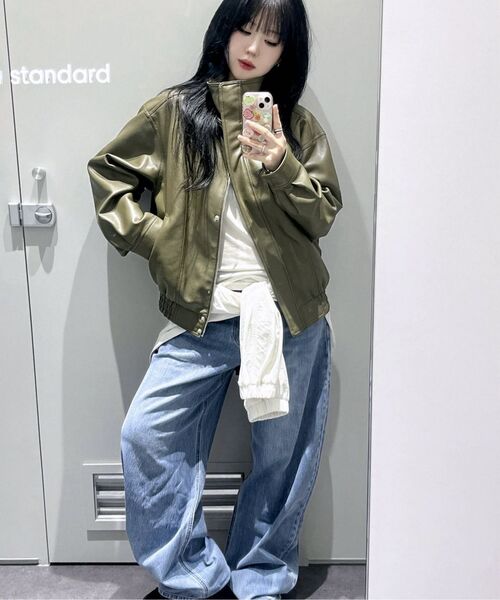 MUSINSA STANDARD WOMAN（ムシンサスタンダードウーマン）の「ウィメンズ シンセティックレザー ハイネック ブルゾンジャケット [オリーブ]（ライダースジャケット・レディース・その他・LARGE/SMALL/MEDIUM）」の10枚目の写真
