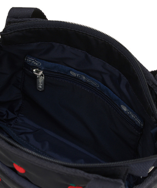 LeSportsac（レスポートサック）の「SMALL JENNI レッドアップルエンブロイダリー（ショルダーバッグ・レディース・ブルー・FREE）」の11枚目の写真