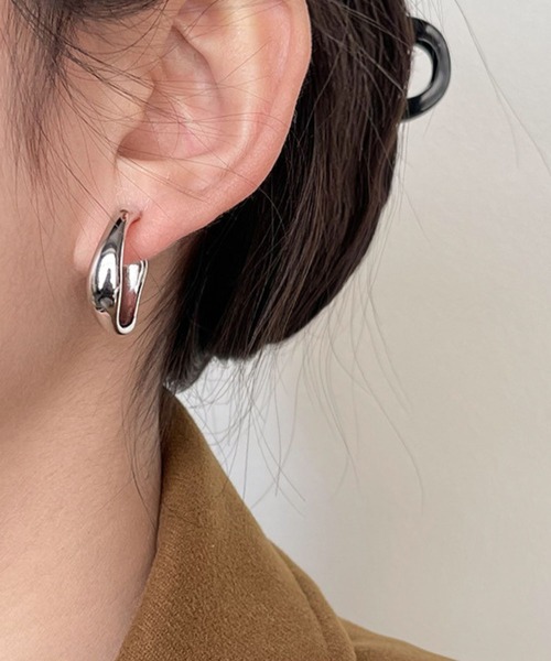 yu-ka(ユーカ)の「YU-KA:カーブラウンドピアス Curved Round Earrings(ピアス(両耳用)・レディース・ゴールド/シルバー・FREE)」の1枚目の写真