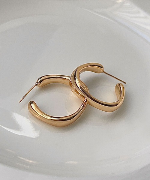 yu-ka(ユーカ)の「YU-KA:カーブラウンドピアス Curved Round Earrings(ピアス(両耳用)・レディース・ゴールド/シルバー・FREE)」の3枚目の写真