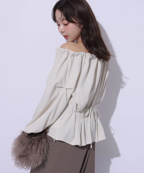 Mystrada(マイストラーダ)の「長袖オフショルタックギャザーブラウス(シャツ/ブラウス・レディース・ブラック/オフホワイト/ブラウン・38)」の14枚目の写真