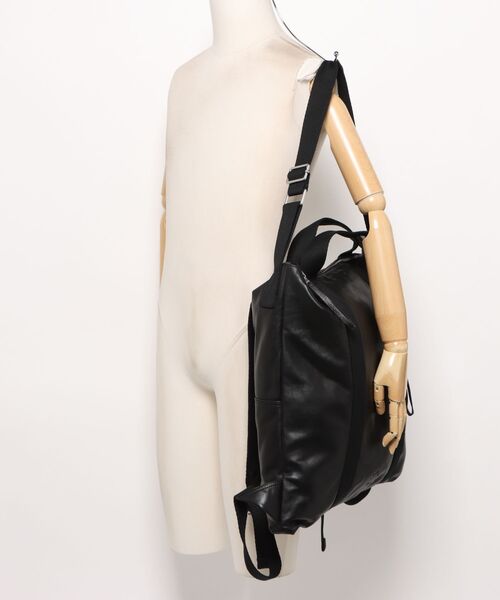 ALLSAINTS(オールセインツ)の「KIT LEATHER BACKPACK | KIT レザー バックパック(バックパック/リュック・メンズ・ブラック・ONE SIZE)」の12枚目の写真