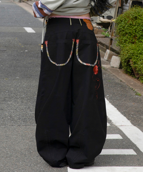 RuNaKi'Hu'（ルナキフ）の「WXP108 デデムシ ストライプ配色 バルーンパンツ (BLACK)（その他パンツ・レディース・その他・1/2/3）」の4枚目の写真