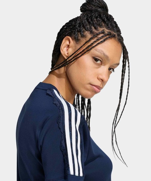 adidas（アディダス）の「レース スリーストライプス Tシャツ / アディダスオリジナルス adidas Originals（Tシャツ/カットソー・レディース・ネイビー・LARGE/MEDIUM/SMALL/X-SMALL/XX-LARGE/X-LARGE）」の4枚目の写真