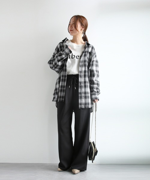 and it_(アンドイット)の「秋に似合うベーシックオーバーチェックシャツ(シャツ/ブラウス・レディース・ブラック・M)」の9枚目の写真