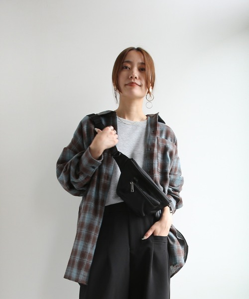 and it_(アンドイット)の「秋に似合うベーシックオーバーチェックシャツ(シャツ/ブラウス・レディース・ブラック・M)」の22枚目の写真