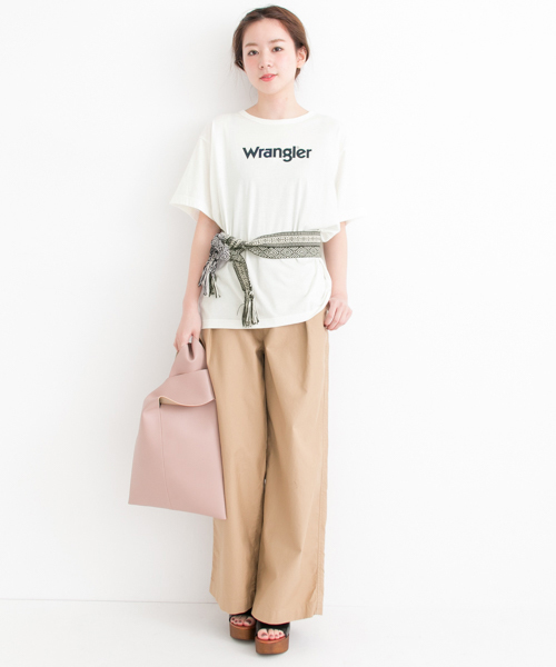 Wrangler（ラングラー）の「 UR Wrangler×URBAN RESEARCH　別注BIGロゴTシャツ（Tシャツ/カットソー・レディース・ネイビー/ホワイト系その他・FREE）」の5枚目の写真