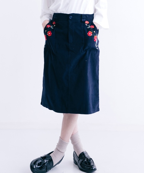 MERLOT（メルロー）の「コーデュロイ調フラワー刺繍スカート1201（スカート・レディース・ブラック/ネイビー/キャメル/ワイン・FREE）」の3枚目の写真