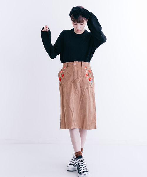 MERLOT（メルロー）の「コーデュロイ調フラワー刺繍スカート1201（スカート・レディース・ブラック/ネイビー/キャメル/ワイン・FREE）」の9枚目の写真