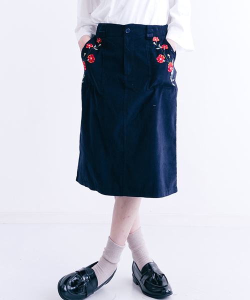 MERLOT（メルロー）の「コーデュロイ調フラワー刺繍スカート1201（スカート・レディース・ブラック/ネイビー/キャメル/ワイン・FREE）」の21枚目の写真