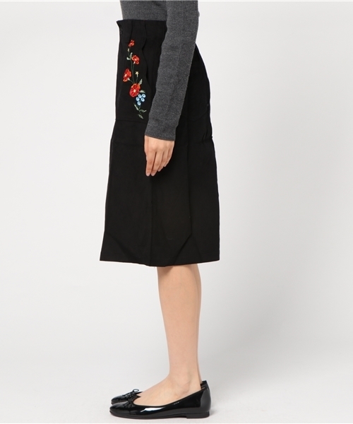 MERLOT（メルロー）の「コーデュロイ調フラワー刺繍スカート1201（スカート・レディース・ブラック/ネイビー/キャメル/ワイン・FREE）」の16枚目の写真