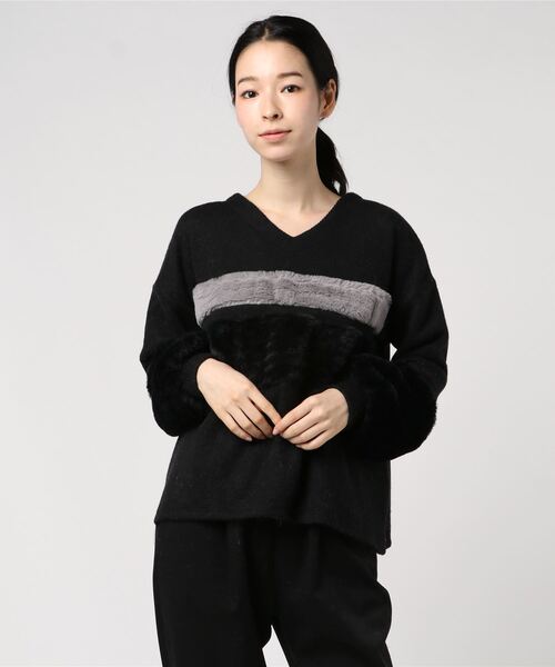 STYLEBLOCK(スタイルブロック)の「サカリバ起毛×フェイクファー切り替えVネックカットソー(Tシャツ/カットソー・レディース・ネイビー/グレー/アイボリー/モカ/ブラック・M)」の1枚目の写真