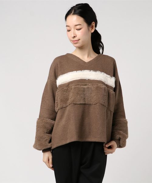 STYLEBLOCK(スタイルブロック)の「サカリバ起毛×フェイクファー切り替えVネックカットソー(Tシャツ/カットソー・レディース・ネイビー/グレー/アイボリー/モカ/ブラック・M)」の4枚目の写真