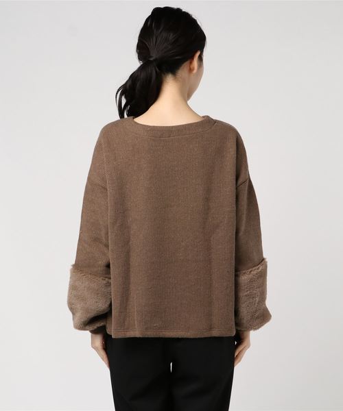 STYLEBLOCK(スタイルブロック)の「サカリバ起毛×フェイクファー切り替えVネックカットソー(Tシャツ/カットソー・レディース・ネイビー/グレー/アイボリー/モカ/ブラック・M)」の7枚目の写真