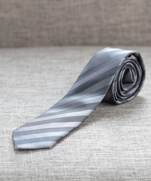 Quit Running(クイトランニング)の「ピュアシルク100% レジメンタルストライプ シルクネクタイ ナロータイ(ネクタイ・メンズ・ネイビー/ブラウン/シルバー/ブラウン系その他/シルバー系その他/ライトブルー/ブルー系その他/ライトブラウン/ブルー系その他2・FREE)」の8枚目の写真