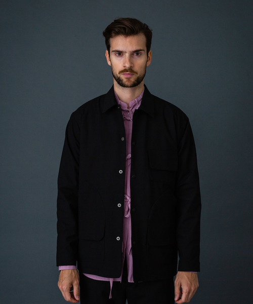 Iroquois（イロコイ）の「【Iroquois】シーズンレス ２WAY ストレッチセットアップブルゾン（ブルゾン・メンズ・ブラック/キャメル・1/2）」の8枚目の写真