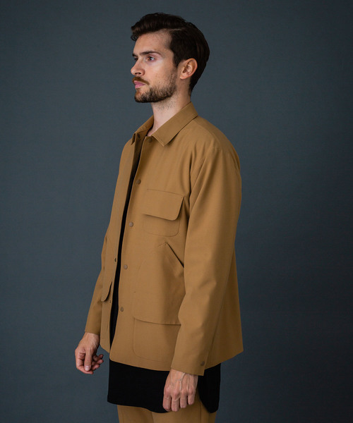 Iroquois（イロコイ）の「【Iroquois】シーズンレス ２WAY ストレッチセットアップブルゾン（ブルゾン・メンズ・ブラック/キャメル・1/2）」の5枚目の写真