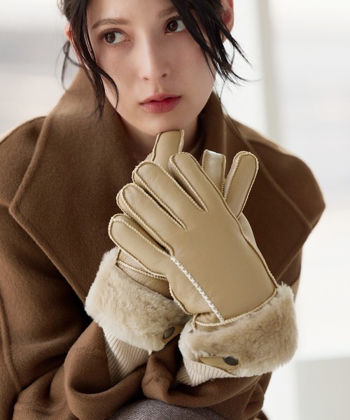 sankyo shokai（サンキョウショウカイ）の「ムートンレザー手袋（手袋・レディース・ピンク/キャメル/グレイッシュベージュ/ブルー/ワイン/ダークグリーン/ブラック/ウッド/ベージュ/ダークウッド/モカ/ブラウン/ライトベージュ・FREE）」の6枚目の写真