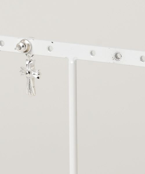 LUGG NAGG（ラグナグ）の「【LUGG NAGG SELECT/ ラグナグセレクト】シルバー925製　クロスドロップピアス[片耳用]（ピアス（片耳用）・メンズ・クリア/ブラック・FREE）」の3枚目の写真