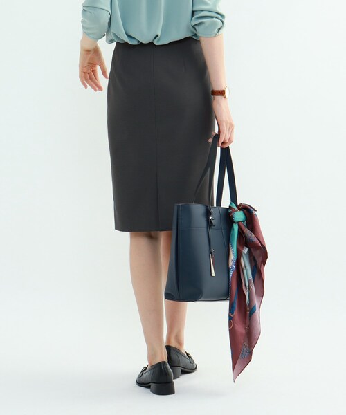 INDIVI（インディヴィ）の「[L]【UV】マルチシャークタイトスカート（スーツスカート・レディース・チャコール/ベージュ系その他6・12/15 /13/17）」の12枚目の写真