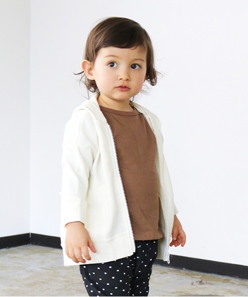quoti use fith（クゥオティ　ユース　フィス）の「ベビーウェーブ ワイドパーカー（パーカー・キッズ・アイボリー/カーキ/ベージュ・100/80/130/110/90/120）」の2枚目の写真