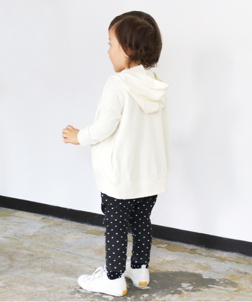 quoti use fith（クゥオティ　ユース　フィス）の「ベビーウェーブ ワイドパーカー（パーカー・キッズ・アイボリー/カーキ/ベージュ・100/80/130/110/90/120）」の6枚目の写真
