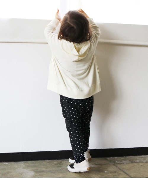 quoti use fith（クゥオティ　ユース　フィス）の「ベビーウェーブ ワイドパーカー（パーカー・キッズ・アイボリー/カーキ/ベージュ・100/80/130/110/90/120）」の7枚目の写真