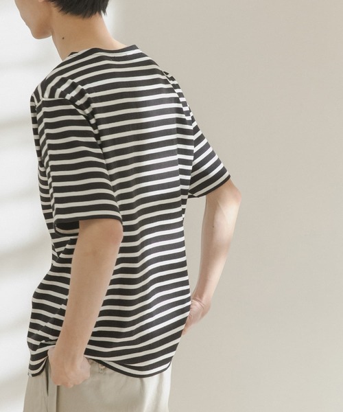 FORK&SPOON（フォークアンドスプーン）の「FORK&SPOON　ボートネックボーダーショートスリーブTシャツ（Tシャツ/カットソー・メンズ・ブルー系その他/ピンク系その他/ベージュ系その他/イエロー系その他/ブラック系その他/ホワイト系その他・4/5）」の9枚目の写真