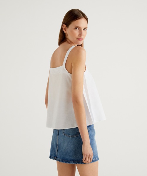 BENETTON (UNITED COLORS OF BENETTON)（ベネトンユナイテッドカラーズオブベネトン）の「リネン混キャミソールブラウス（キャミソール・レディース・ホワイト/ブラック/ブルー・SMALL/LARGE/X-SMALL/MEDIUM）」の6枚目の写真