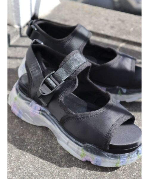 merry jenny（メリージェニー）の「floral sneaker sandal（サンダル・レディース・ブラック/アイボリー・MEDIUM/LARGE）」の6枚目の写真