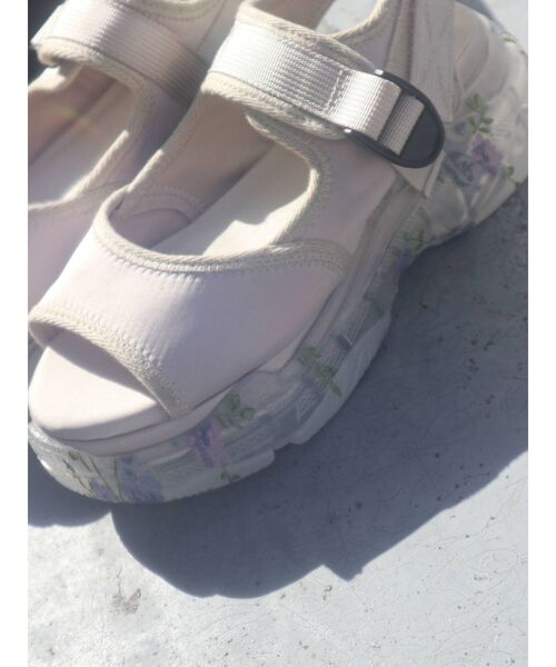merry jenny（メリージェニー）の「floral sneaker sandal（サンダル・レディース・ブラック/アイボリー・MEDIUM/LARGE）」の19枚目の写真