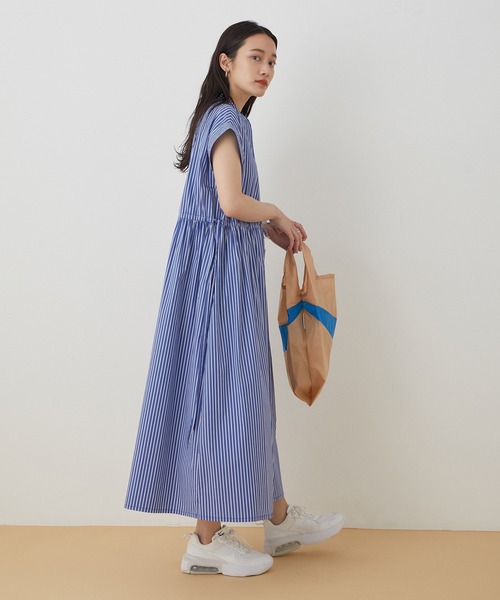 ADAM ET ROPE'(アダムエロペ)の「【WEB限定】ウエスト切替フレンチシャツワンピース(シャツワンピース・レディース・ブラック/サックスブルー/ブルー系その他4・FREE)」の6枚目の写真