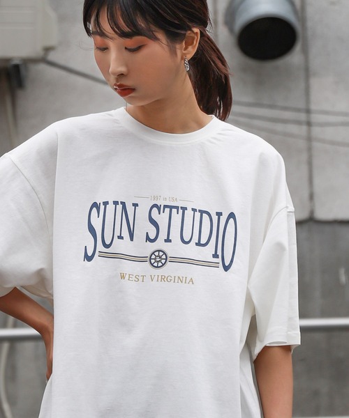 ZIP FIVE(ジップファイブ)の「【ZIP FIVE】ヴィンテージレトロ ロゴデザイン半袖ビッグTシャツ【ユニセックス】(Tシャツ/カットソー・レディース・ホワイト/ホワイト系1/ベージュ系/オートミール/ネイビー系1/グレイッシュベージュ/ベージュ系その他2/ネイビー系/ネイビー/ブラック系1/ホワイト系/ベージュ系1/ベージュ系その他/ブラック系/ブラック・LARGE/MEDIUM/X-LARGE)」の3枚目の写真